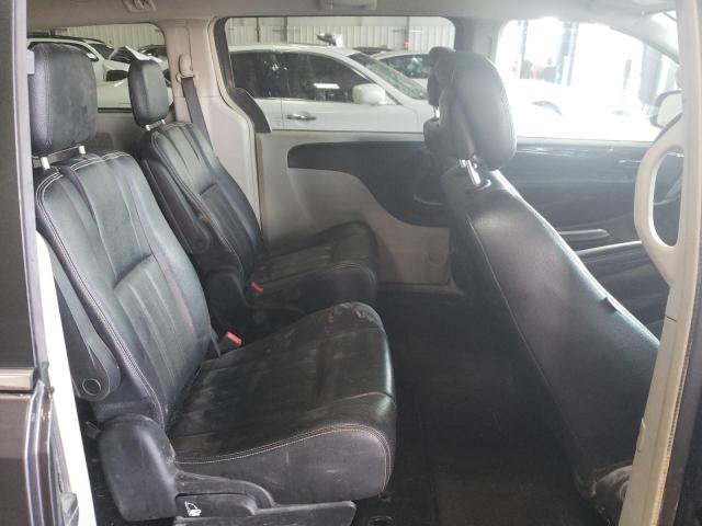 Photo 11 from auction – 2015 CHRYSLER TOWN & COU with VIN 2C4RC1BG8FR715797