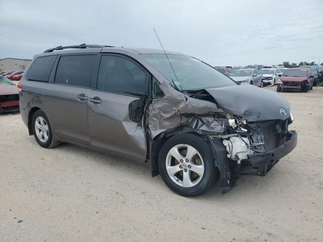 Photo 4 from auction – 2014 TOYOTA SIENNA LE with VIN 5TDKK3DC2ES430965