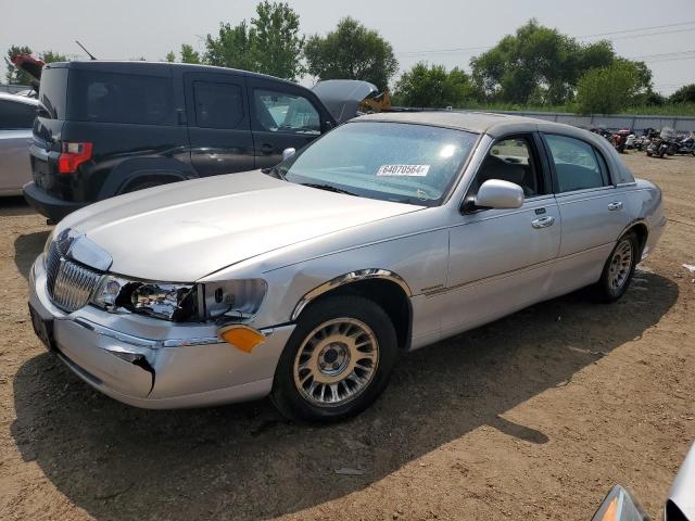 LINCOLN TOWN CAR C 2000 with VIN 1LNHM83W8YY793577 - Photo from auction