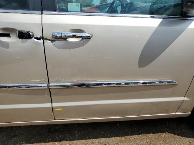 Photo 13 from auction – 2015 CHRYSLER TOWN & COU with VIN 2C4RC1BG3FR726609