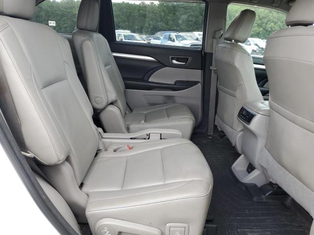Photo 11 from auction – 2018 TOYOTA HIGHLANDER with VIN 5TDKZRFH0JS536588