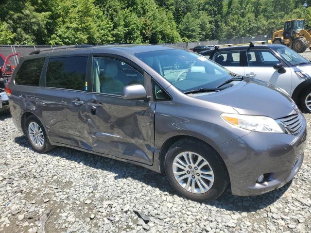 Photo 4 from auction – 2011 TOYOTA SIENNA XLE with VIN 5TDYK3DC0BS105382