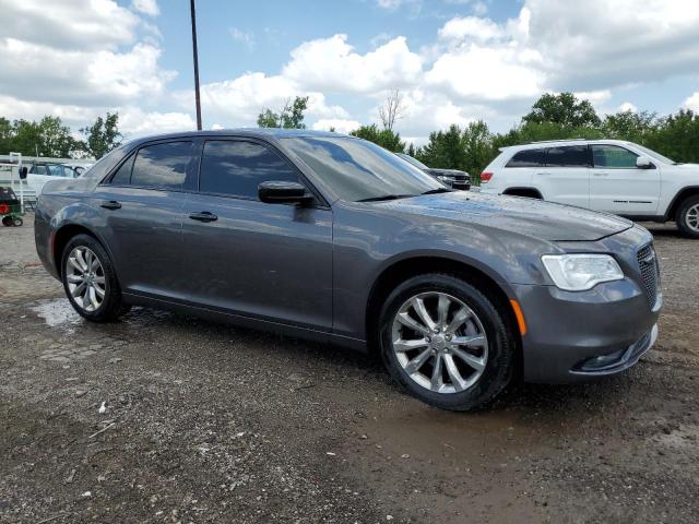 Photo 4 from auction – 2018 CHRYSLER 300 LIMITE with VIN 2C3CCAKG2JH177378