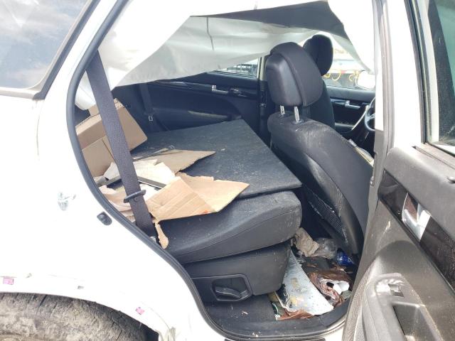 Photo 11 from auction – 2015 KIA SORENTO LX with VIN 5XYKTCA69FG598368