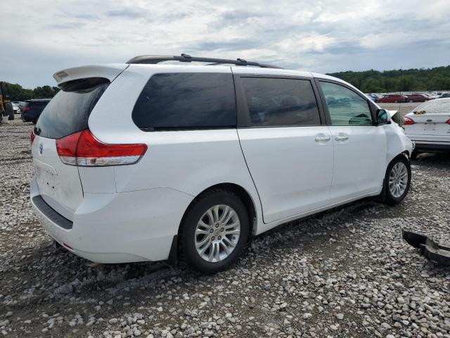Photo 3 from auction – 2013 TOYOTA SIENNA XLE with VIN 5TDYK3DC4DS306902