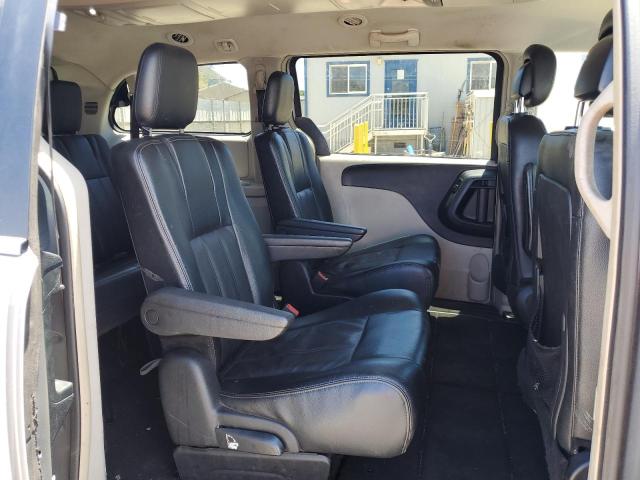 Photo 11 from auction – 2016 CHRYSLER TOWN & COU with VIN 2C4RC1BG3GR157178