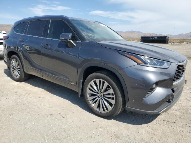 Photo 4 from auction – 2022 TOYOTA HIGHLANDER with VIN 5TDEBRCH1NS094013