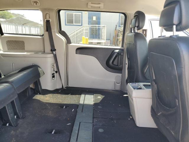 Photo 11 from auction – 2016 CHRYSLER TOWN & COU with VIN 2C4RC1BG8GR198230