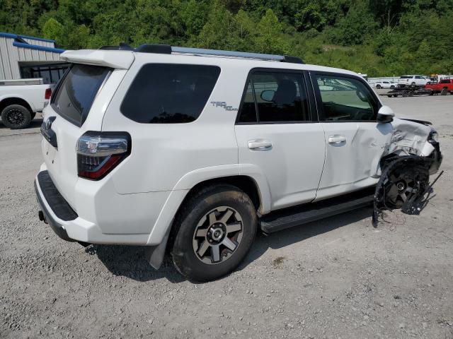 Photo 3 from auction – 2017 TOYOTA 4RUNNER SR with VIN JTEBU5JRXH5443645