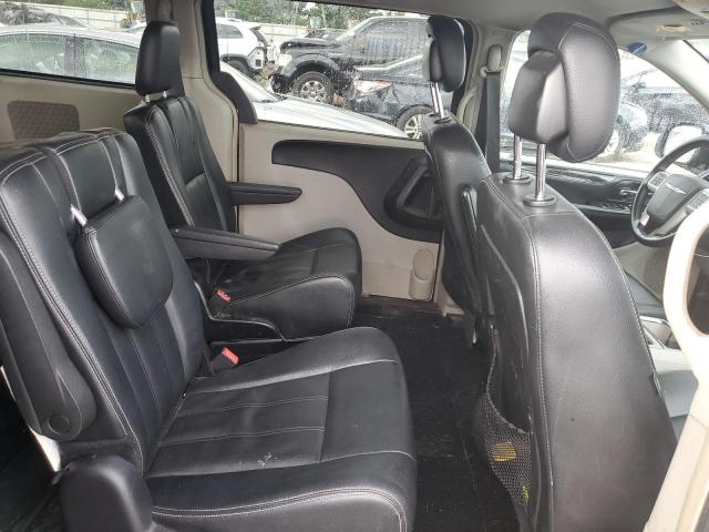 Photo 11 from auction – 2016 CHRYSLER TOWN & COU with VIN 2C4RC1BG6GR147812