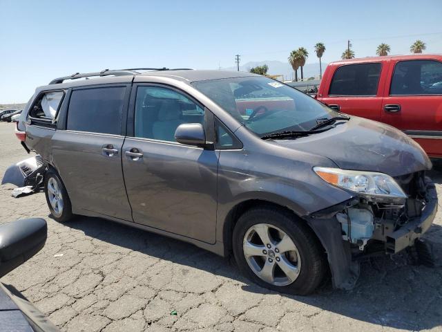 Photo 4 from auction – 2018 TOYOTA SIENNA LE with VIN 5TDKZ3DC2JS933935