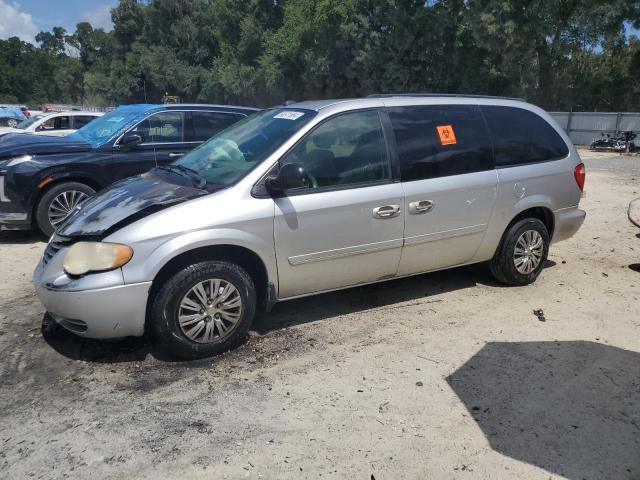 CHRYSLER TOWN & COU 2005 with VIN 2C4GP44RX5R384926 - Photo from auction