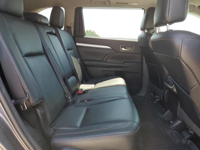 Photo 11 from auction – 2018 TOYOTA HIGHLANDER with VIN 5TDJZRFHXJS862605