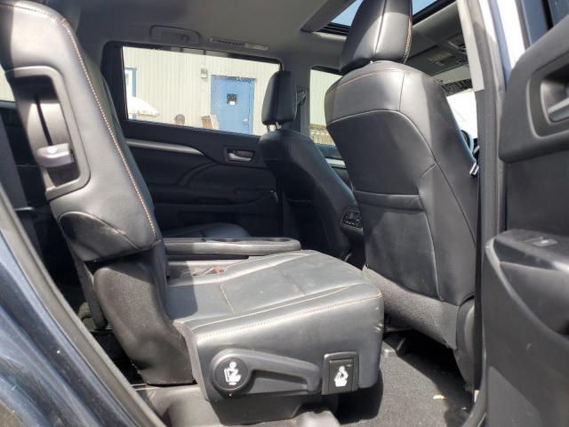 Photo 11 from auction – 2018 TOYOTA HIGHLANDER with VIN 5TDJZRFH2JS842395