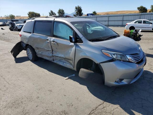Photo 4 from auction – 2017 TOYOTA SIENNA XLE with VIN 5TDDZ3DC2HS152206