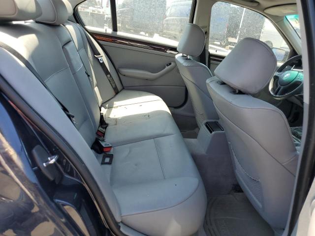Photo 10 from auction – 2005 BMW 325 I with VIN WBAET37435NJ90875