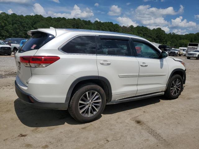 Photo 3 from auction – 2018 TOYOTA HIGHLANDER with VIN 5TDKZRFH0JS536588
