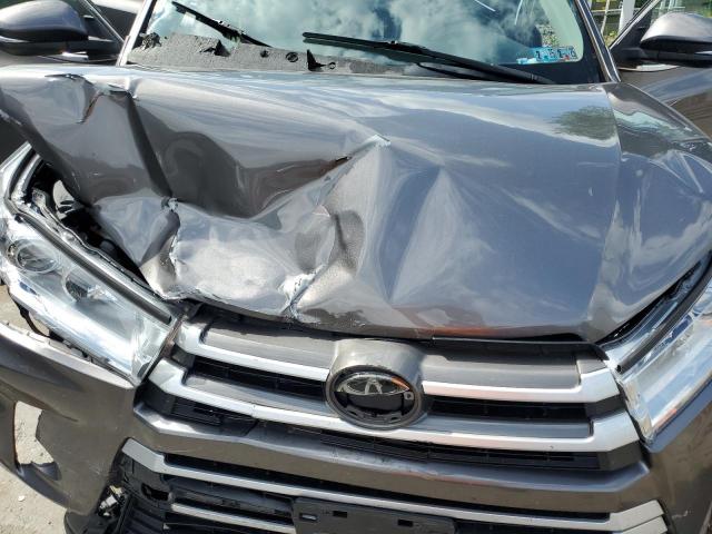Photo 11 from auction – 2018 TOYOTA HIGHLANDER with VIN 5TDJZRFH9JS866743