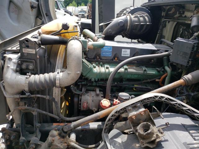 Photo 7 from auction – 2014 VOLVO VN VNL with VIN 4V4NC9EH6EN170023