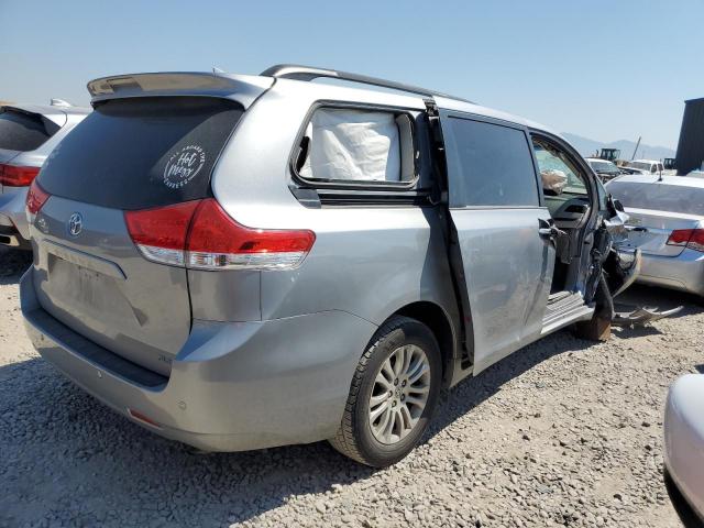 Photo 3 from auction – 2013 TOYOTA SIENNA XLE with VIN 5TDYK3DC8DS282233