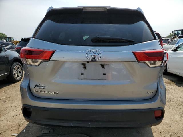 Photo 6 from auction – 2018 TOYOTA HIGHLANDER with VIN 5TDBZRFH9JS818373