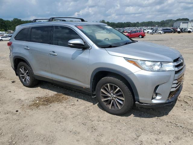 Photo 4 from auction – 2019 TOYOTA HIGHLANDER with VIN 5TDJZRFH8KS952711