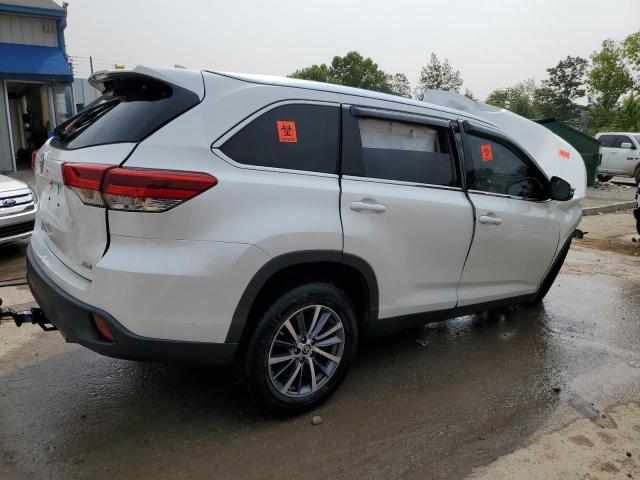 Photo 3 from auction – 2019 TOYOTA HIGHLANDER with VIN 5TDKZRFH3KS552544