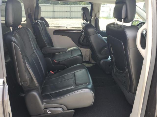 Photo 11 from auction – 2016 CHRYSLER TOWN & COU with VIN 2C4RC1GG4GR135635