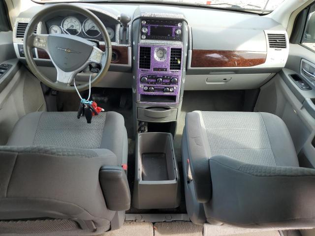 Photo 8 from auction – 2010 CHRYSLER TOWN & COU with VIN 2A4RR5D19AR463690