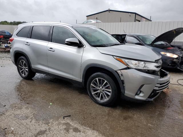 Photo 4 from auction – 2019 TOYOTA HIGHLANDER with VIN 5TDKZRFH4KS562662