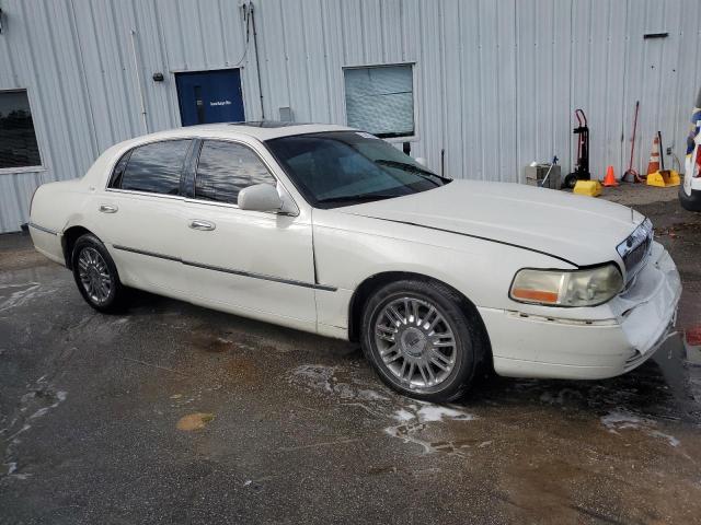 Photo 4 from auction – 2004 LINCOLN TOWN CAR U with VIN 1LNHM83W24Y680072