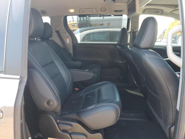 Photo 11 from auction – 2018 TOYOTA SIENNA SE with VIN 5TDXZ3DC3JS912761