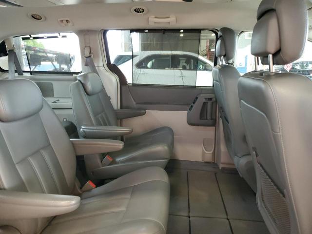 Photo 11 from auction – 2010 CHRYSLER TOWN & COU with VIN 2A4RR5D13AR337972