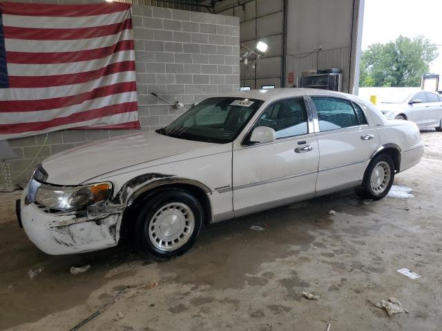LINCOLN TOWN CAR E 2000 with VIN 1LNHM81W8YY811479 - Photo from auction