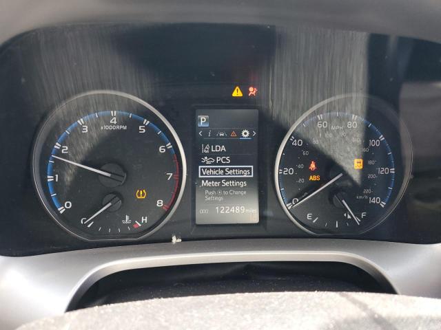 Photo 9 from auction – 2017 TOYOTA RAV4 LE with VIN JTMZFREV3HJ102087