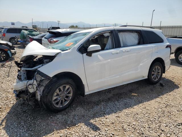 TOYOTA SIENNA LE 2021 with VIN 5TDKRKEC6MS034430 - Photo from auction