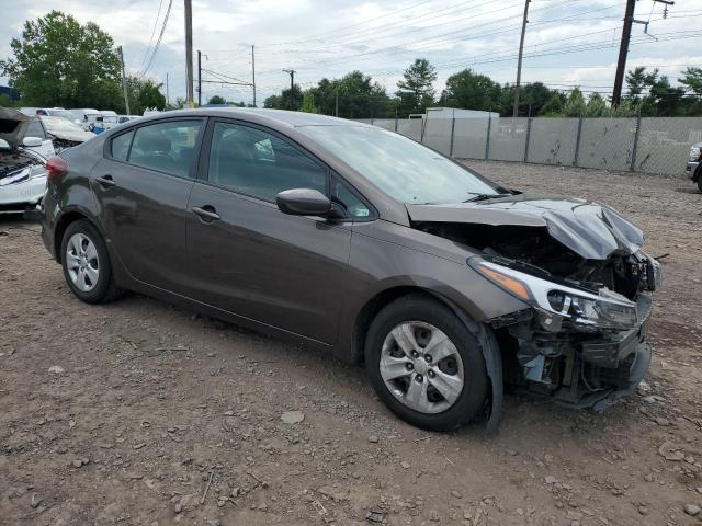Foto 4 de la subasta – 2017 KIA FORTE LX con VIN 3KPFK4A74HE157752