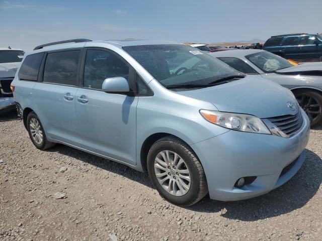 Photo 4 from auction – 2017 TOYOTA SIENNA XLE with VIN 5TDYZ3DC8HS829387