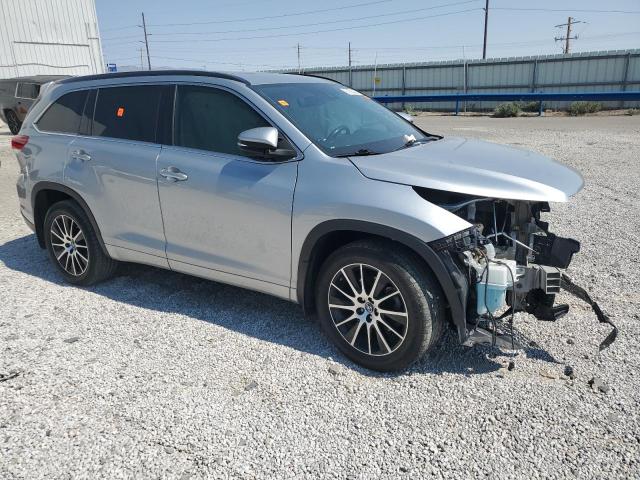 Photo 4 from auction – 2018 TOYOTA HIGHLANDER with VIN 5TDJZRFH0JS802753
