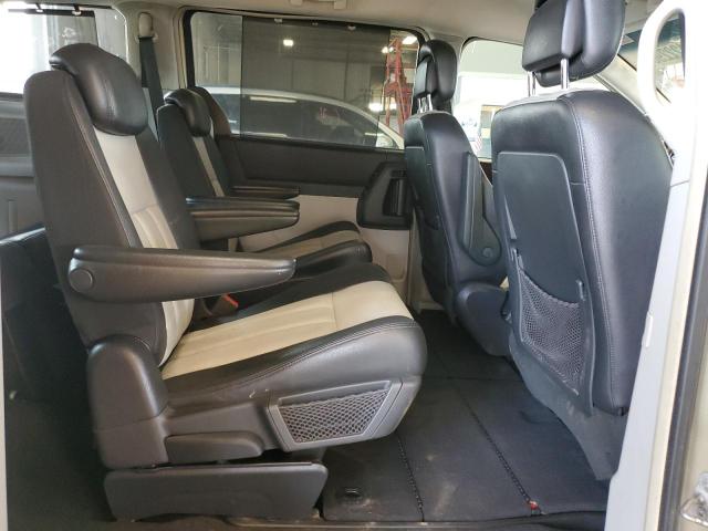 Photo 11 from auction – 2010 CHRYSLER TOWN & COU with VIN 2A4RR8D19AR380911
