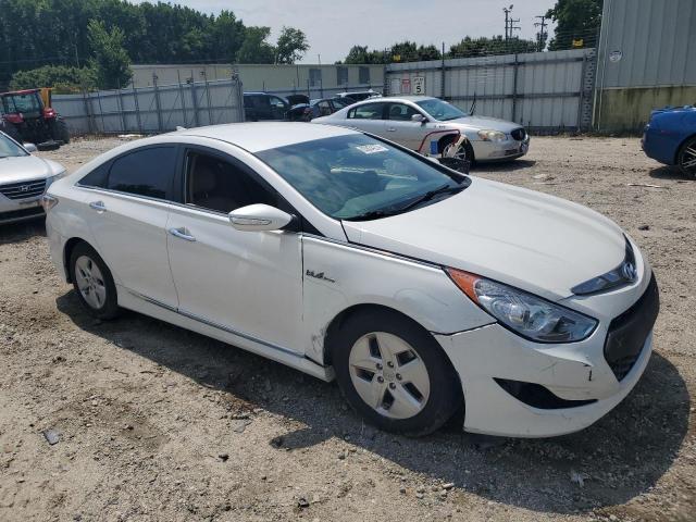 Photo 4 from auction – 2012 HYUNDAI SONATA HYB with VIN KMHEC4A45CA029896