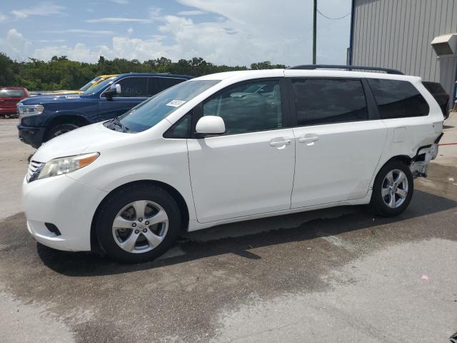 Photo 1 from auction – 2016 TOYOTA SIENNA LE with VIN 5TDKK3DC3GS746202