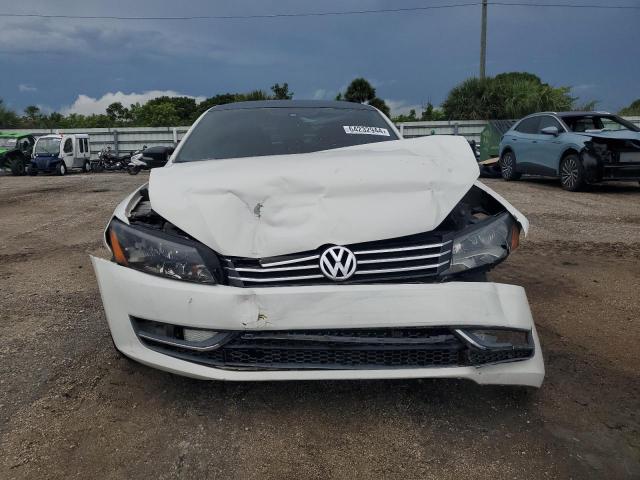 Photo 5 from auction – 2015 VOLKSWAGEN PASSAT SE with VIN 1VWBT7A38FC033902