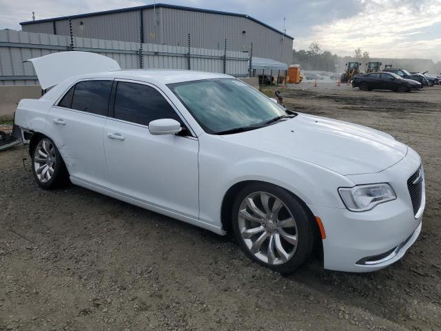 Photo 4 from auction – 2019 CHRYSLER 300 TOURIN with VIN 2C3CCAAG5KH760840