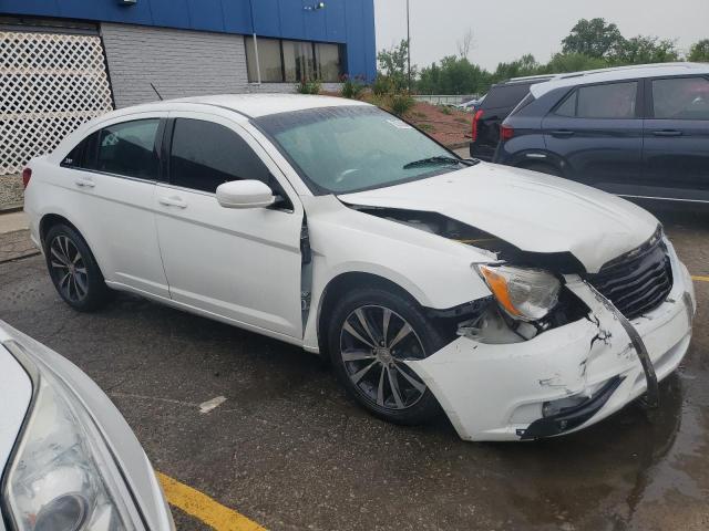 Photo 4 from auction – 2014 CHRYSLER 200 TOURIN with VIN 1C3CCBBGXEN185148