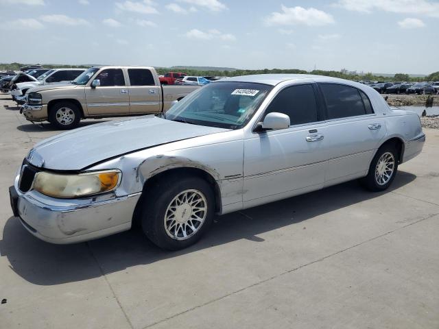LINCOLN TOWN CAR C 2000 with VIN 1LNHM83W6YY765244 - Photo from auction