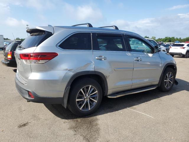 Photo 3 from auction – 2018 TOYOTA HIGHLANDER with VIN 5TDJZRFH1JS546591