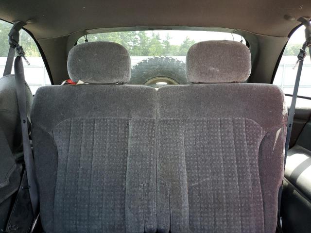 Photo 10 from auction – 2000 CHEVROLET BLAZER with VIN 1GNCT18W5YK131676