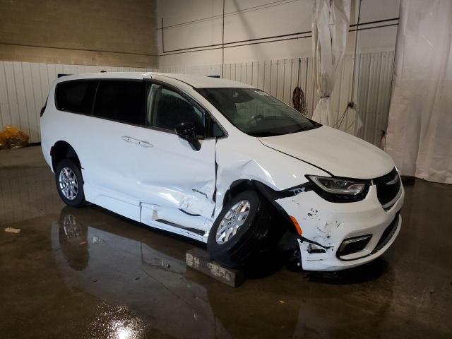 Zdjęcie 4 z aukcji – 2024 CHRYSLER PACIFICA T z VIN 2C4RC1BG6RR120659