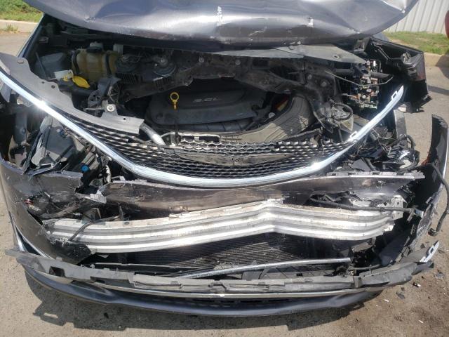 Photo 12 from auction – 2018 CHRYSLER PACIFICA T with VIN 2C4RC1BG1JR316884